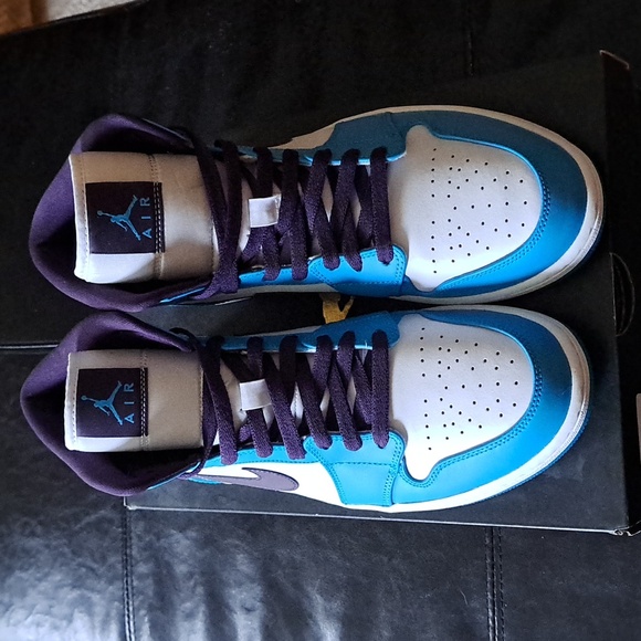 Size 10 Mens Jordan 1 Mid Hornets 2018 NWT - Picture 2 of 10